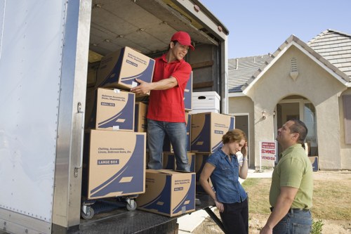 Local moving van service in Reading for home and office transport